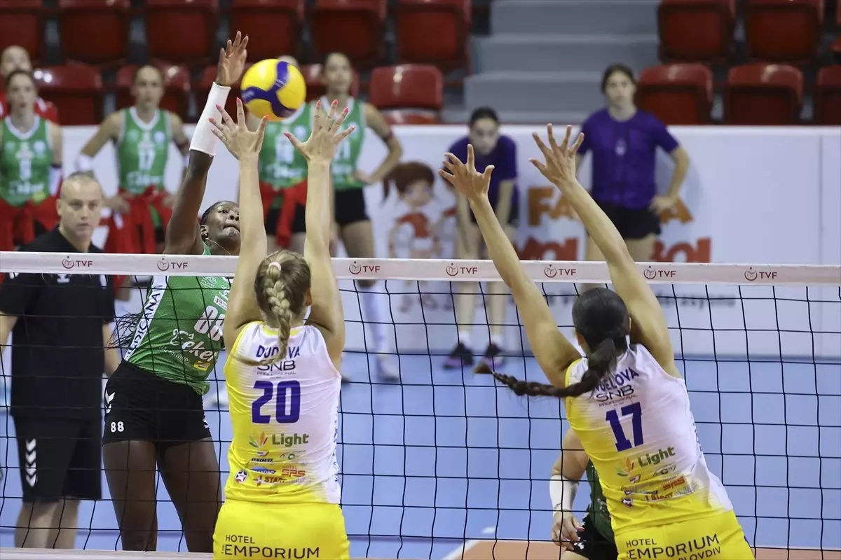 2025 Ahmet Göksu Özel Voleybol Kadınlar Turnuvası'nın 3. Günü Geride Kaldı