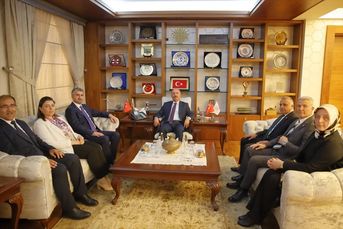 Aile ve Sosyal Hizmetler Bakan Yardımcısı Tarıkdaroğlu, Çorum'da ziyaretlerde bulundu