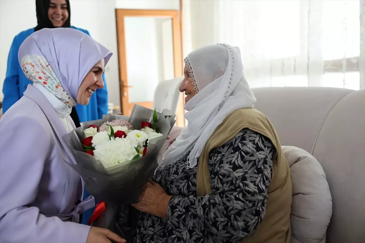 Bakan Göktaş, Raife Babaanne'yi Ziyaret Etti