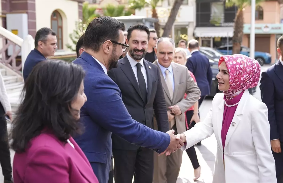 Bakan Göktaş Manisa Valiliği ve AK Parti İl Başkanlığını Ziyaret Etti