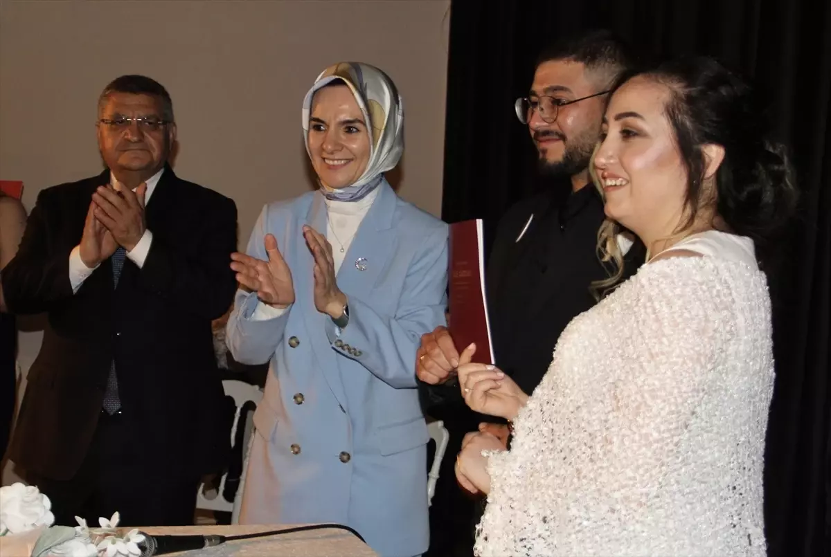 Bakan Göktaş, Evlenecek Gençlere Destek Projesini Tanıttı