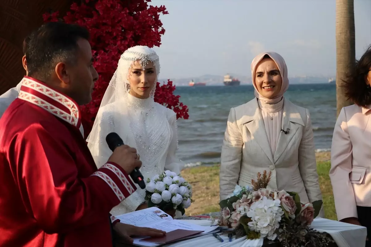 Bakan Göktaş, Yalova'da Genç Çiftin Nikah Törenine Katıldı