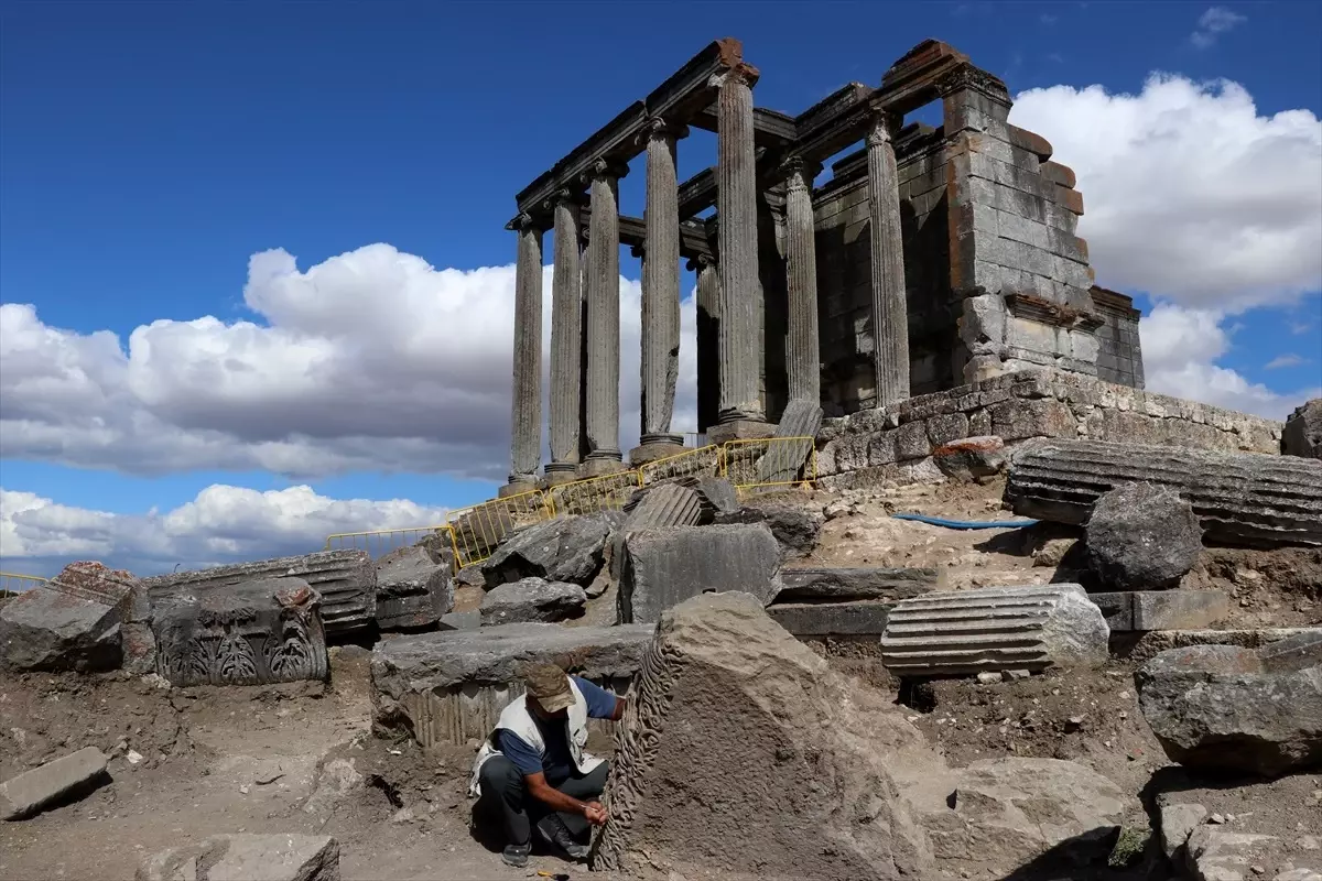 Aizanoi Antik Kenti'nde Zeus Tapınağı Kazı Çalışmaları Devam Ediyor