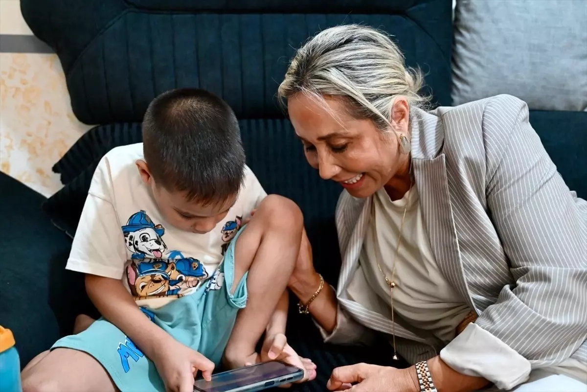 AK Parti Antalya Milletvekili Çokal, sağlık problemi yaşayan 6 yaşındaki Mert'e destek oldu