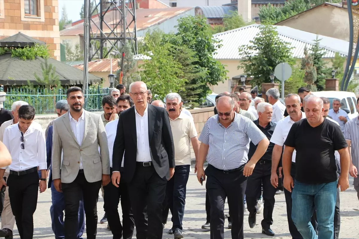 Feyzi Berdibek Karlıova'da Sorunları Dinledi