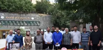 AK Parti Bitlis Gençlik Kolları'ndan Gazze İçin 'Boş Sıralar' Etkinliği