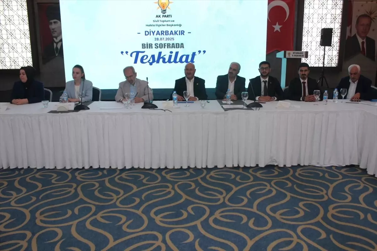 Diyarbakır'da Bölgesel Sivil Toplum ve Halkla İlişkiler Toplantısı Yapıldı
