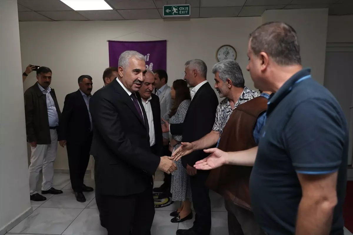 AK Parti Diyarbakır İl Başkanı Kurban Bayramı'nda DEM Parti'yi Ziyaret Etti