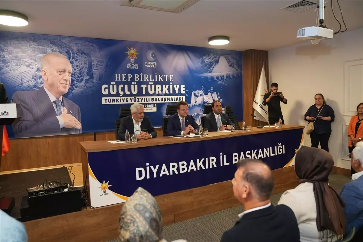 Prof. Dr. Halit Yerebakan Diyarbakır'da Sağlık Çalışanlarıyla Bir Araya Geldi