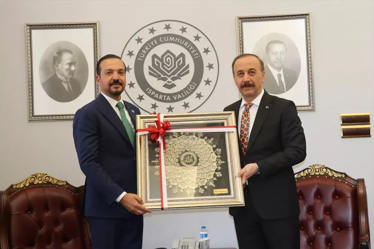 Kürşad Zorlu'dan Isparta'ya Ziyaret ve Gül Atölyesi İncelemesi