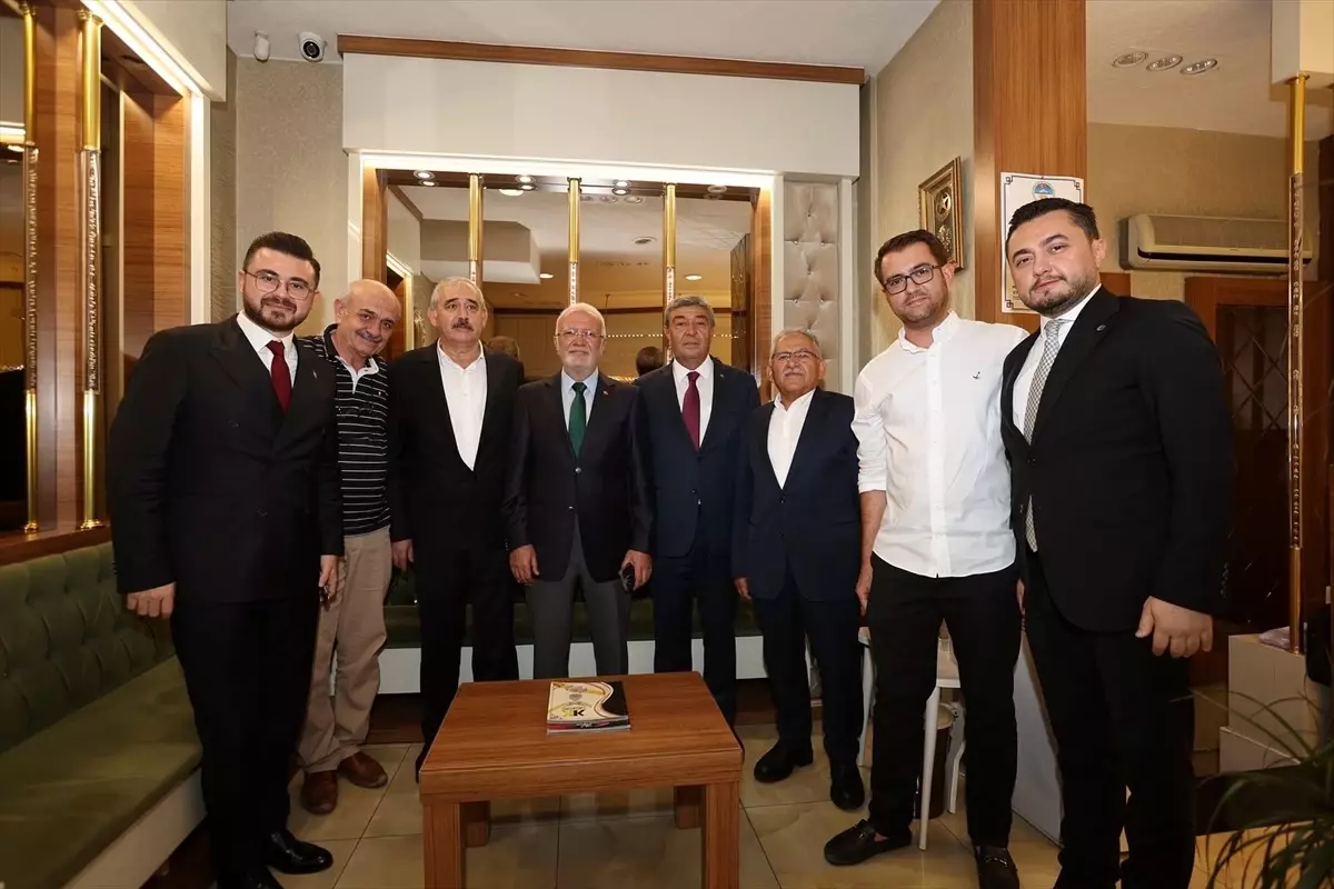 AK Parti Heyeti Kazancılar Çarşısı'nda Esnafı Ziyaret Etti