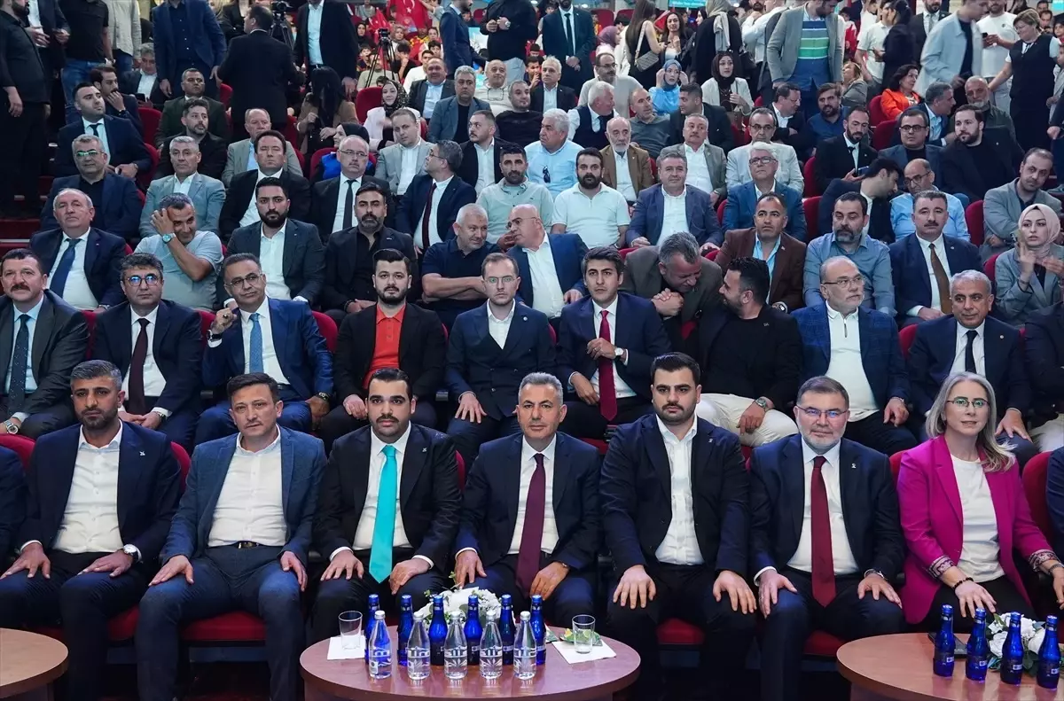 AK Parti Genel Sekreteri İnan: Gençler, Türkiye'nin Geleceği İçin Önemli Rol Oynayacak