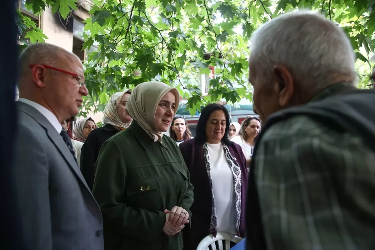 AK Parti Kadın Kolları Başkanı Ercan, Bursa'da orman yangınından etkilenen mahalleleri ziyaret etti Açıklaması