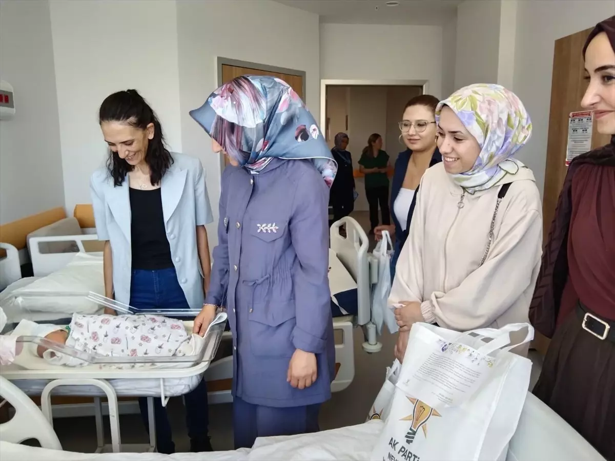 Dünya Emzirme Haftası'nda AK Parti Kadın Kolları Annelerle Buluştu