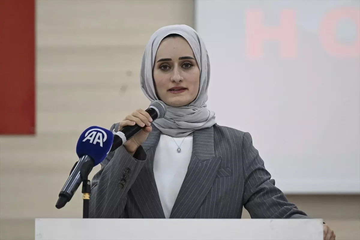 AK Parti Keçiören Kadın Kolları, 15 Temmuz Demokrasi ve Milli Birlik Günü programı düzenledi