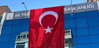 AK Parti Kırklareli İl Başkanlığına 'Terörsüz Türkiye'ye destek için Türk bayrağı asıldı