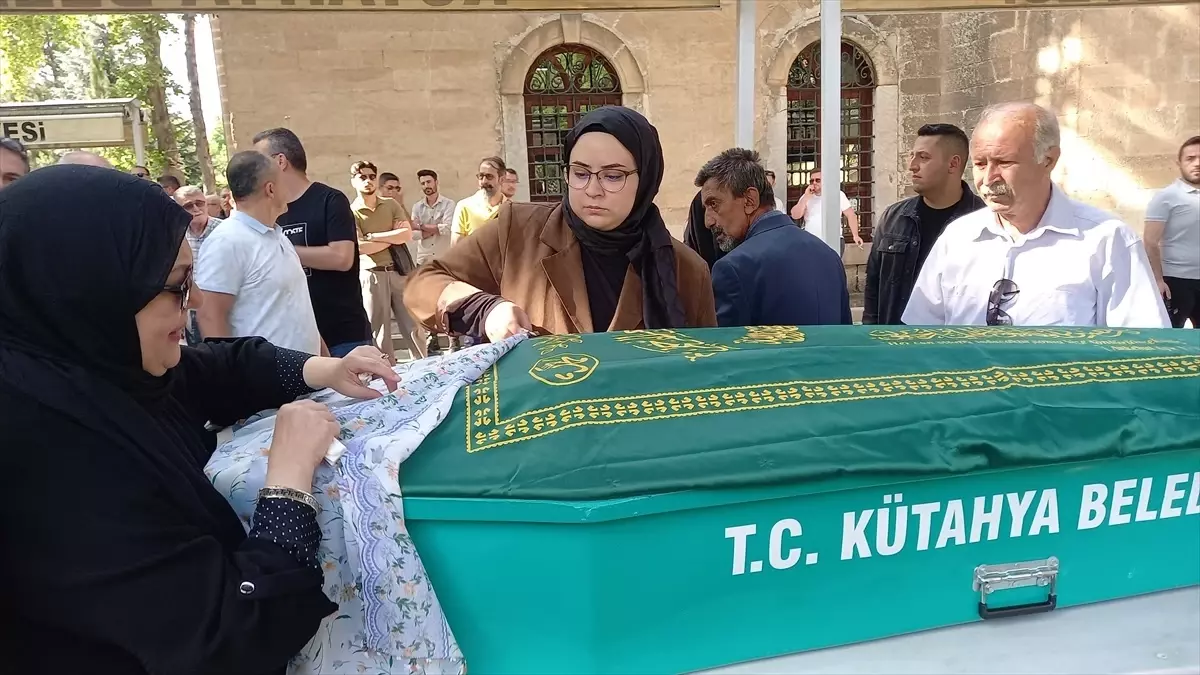 Ceyda Çetin Erenler'in Annesi Azize Çetin Son Yolculuğuna Uğurlandı