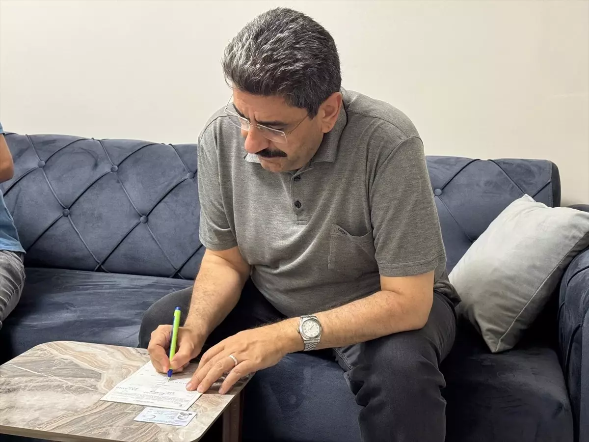 AK Parti Sivas&apos;ta Yeni Üyeler Kazandırmak için Kapı Kapı Dolaşıyor