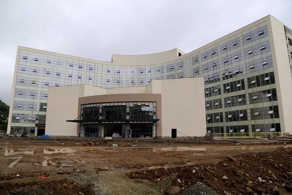 AK Parti Trabzon İl Başkanı Sezgin Mumcu, Şehir Hastanesinde İncelemelerde Bulundu