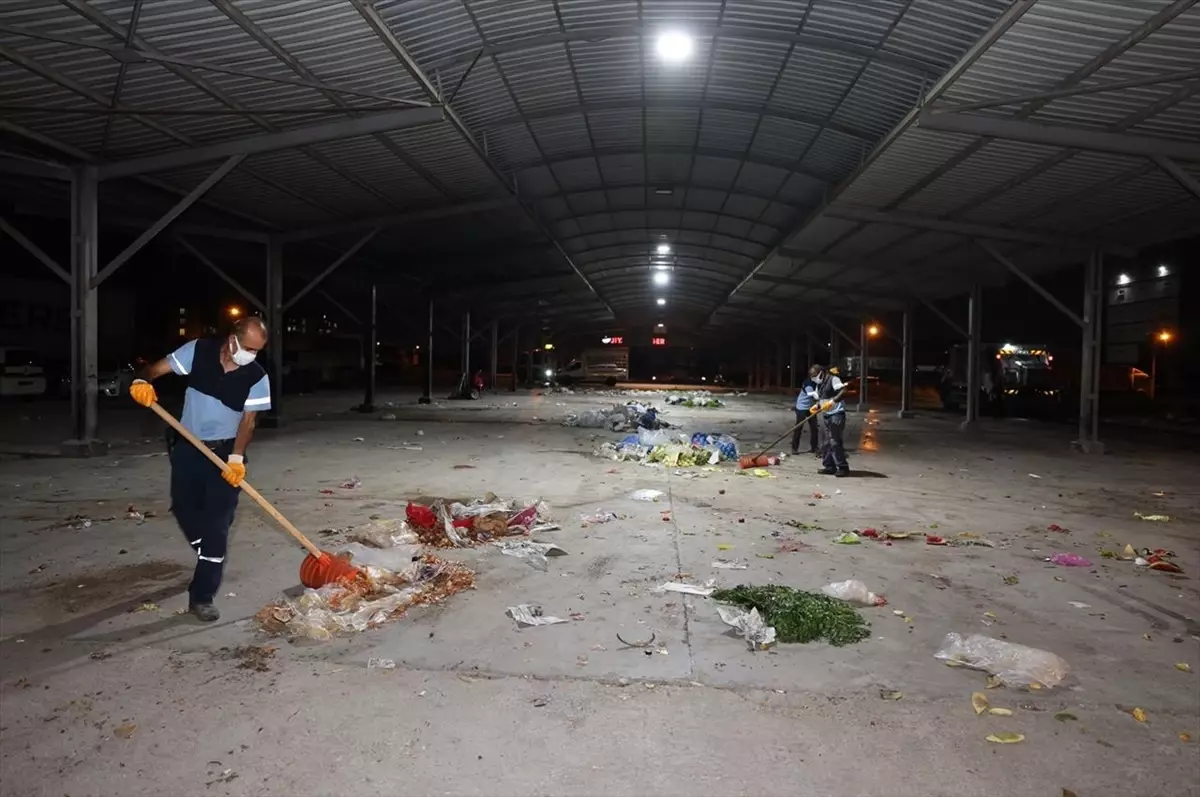 Mersin'de Semt Pazarlarında Temizlik Çalışmaları Başlatıldı