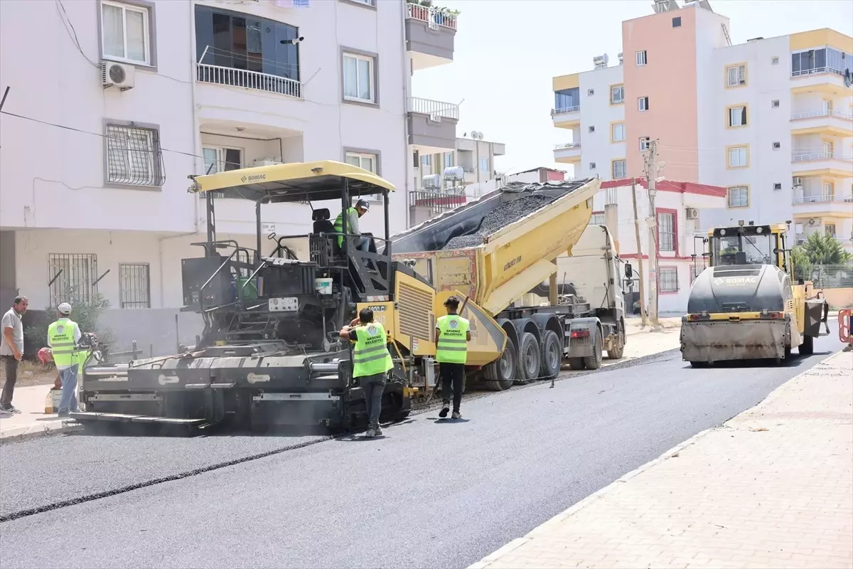 Mersin Akdeniz'de Kaldırım ve Asfalt Yenileme Çalışmaları Başladı