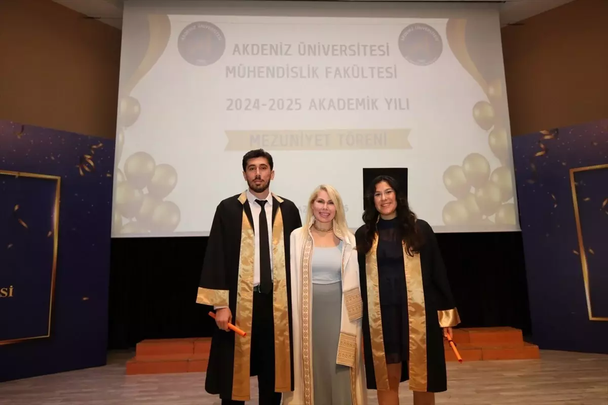 Akdeniz Üniversitesi Mühendislik Fakültesi Mezuniyet Töreni Coşkuyla Gerçekleşti