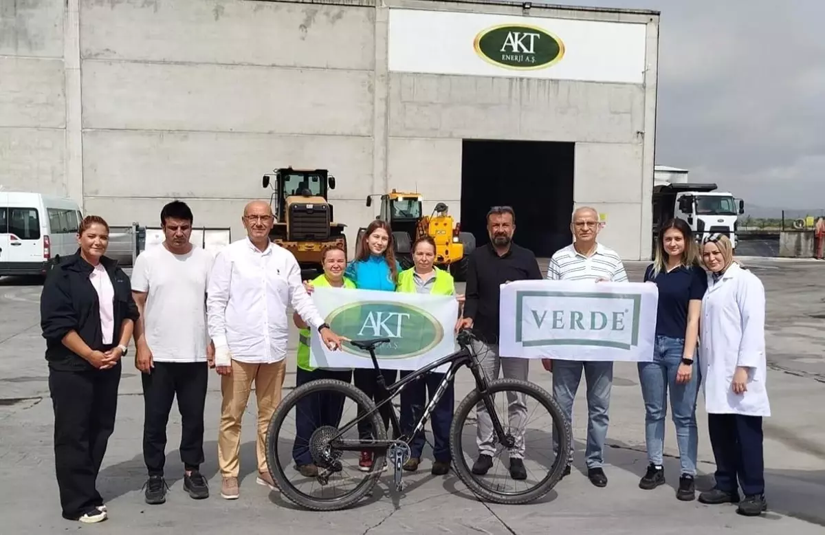 Nazife Tuncel, Akhisar'dan Milli Takıma Seçilen İlk Kadın Bisikletçi