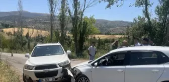 Sivas'ta İki Otomobil Çarpıştı: 1 Yaralı