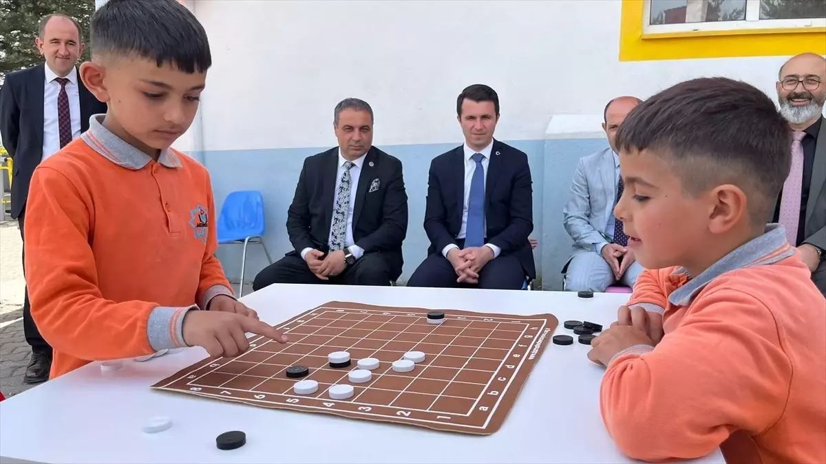 Sivas'ta Öğrencilere Dama Kursu Düzenlendi