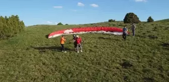 Sivas'ın Akıncılar İlçesinde Yamaç Paraşütü Etkinliği Düzenlendi