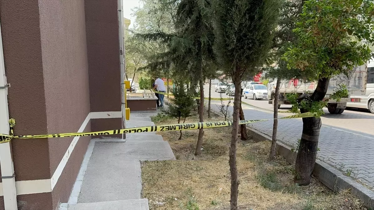 Aksaray'da Camdan Düşen Çocuk Ağır Yaralandı