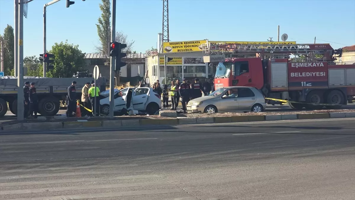 Aksaray'da Tır Çarpan Otomobilde Anne Hayatını Kaybetti, Oğlu Yaralandı