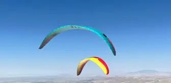 Aksaray'da Yamaç Paraşütü Dünya Kupası Devam Ediyor