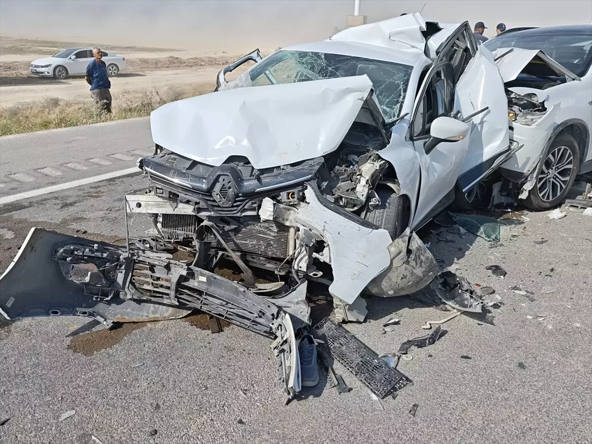 Aksaray'da Kum Fırtınası Sebebiyle Zincirleme Kaza: 11 Yaralı