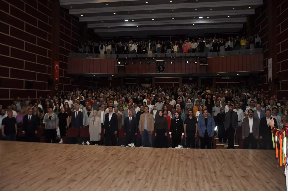 Türkiye'nin Adımları, Sesleri ve Renkleri: Akşehir'de Halk Oyunları Gösterisi