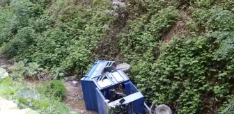 Akyazı'da Tarım Aracı Dereye Devrildi, İki Yaralı