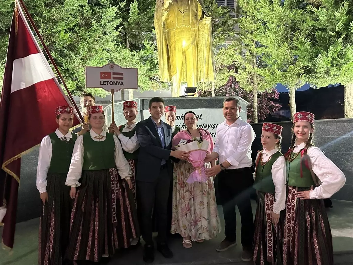 Samsun'da Uluslararası Halkoyunları Festivali Rüzgarı