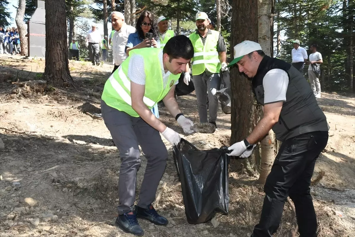 Samsun'da Orman Parkında Doğa Temizliği Düzenlendi