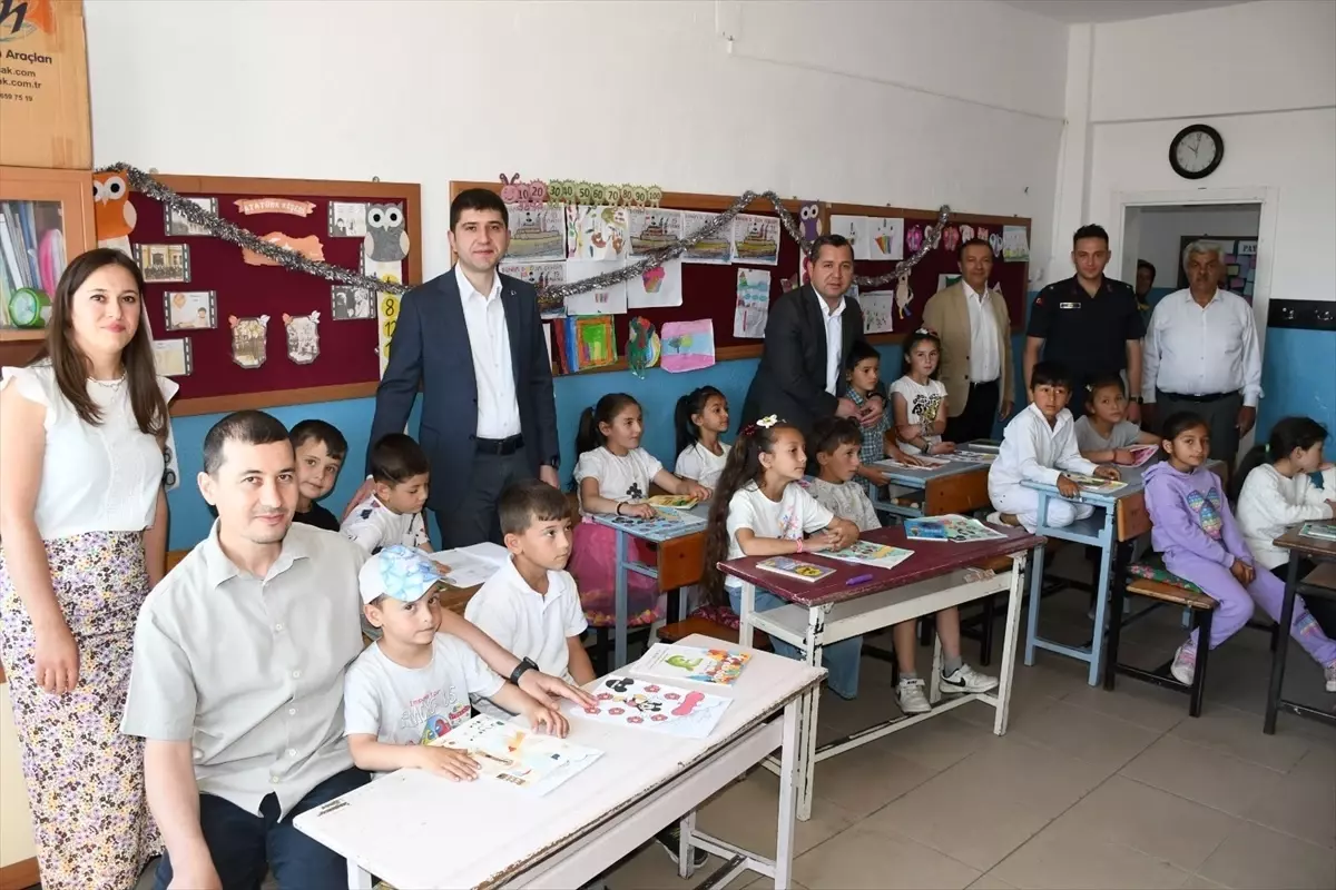 Alaçam ilçesinde 2 bin 411 öğrenci karnelerini alarak tatile girdi