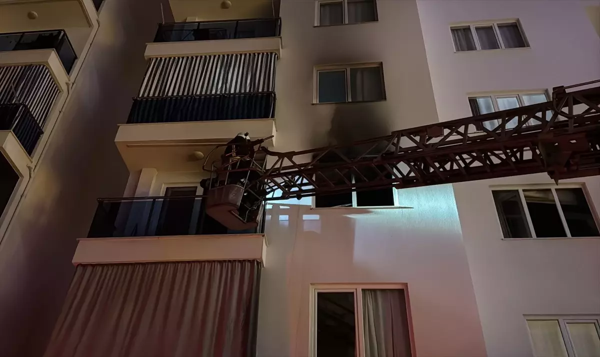 Alanya'da Apartman Dairesinde Yangın Çıktı
