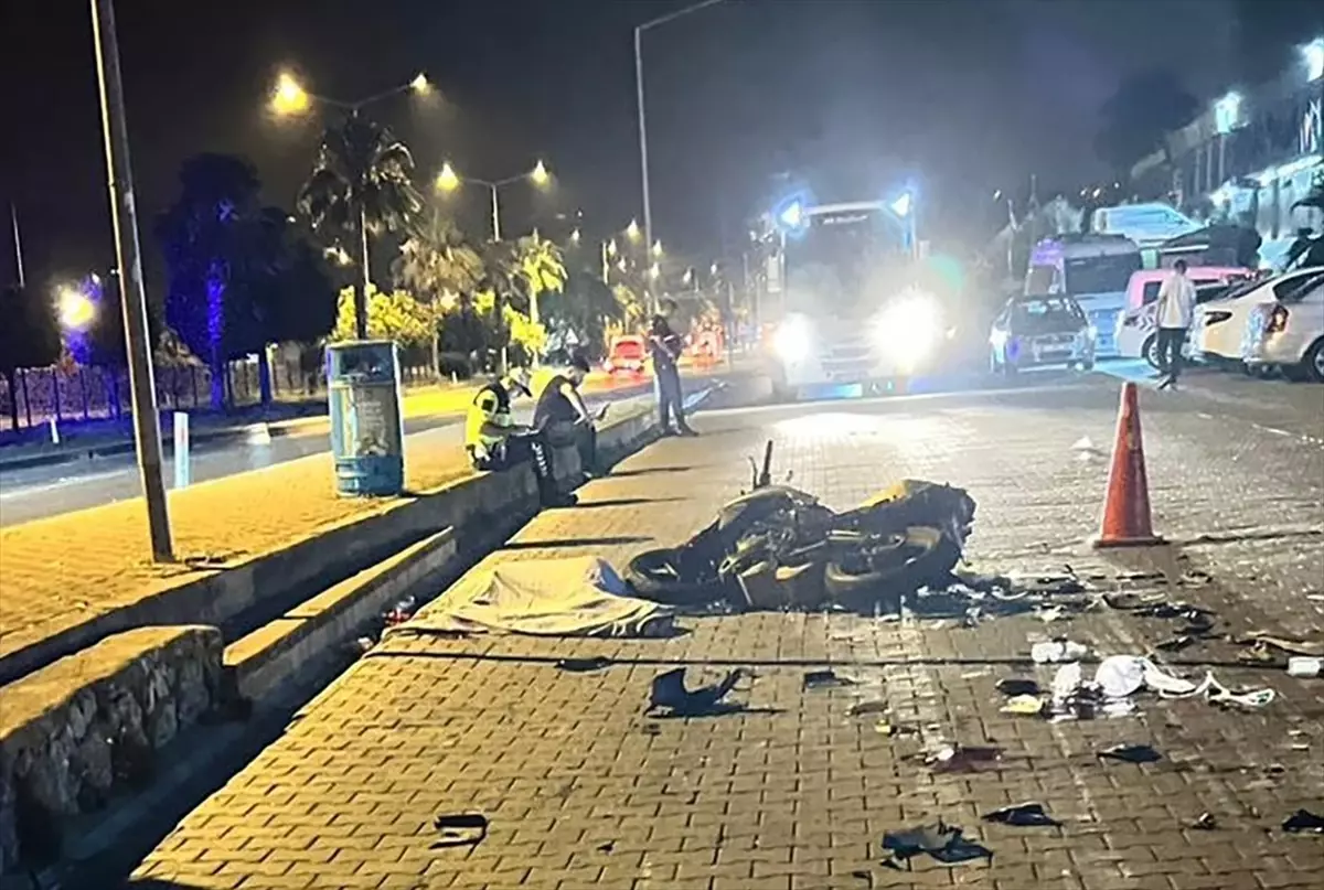 Alanya'da Motosiklet Kazası: 2 Kişi Hayatını Kaybetti