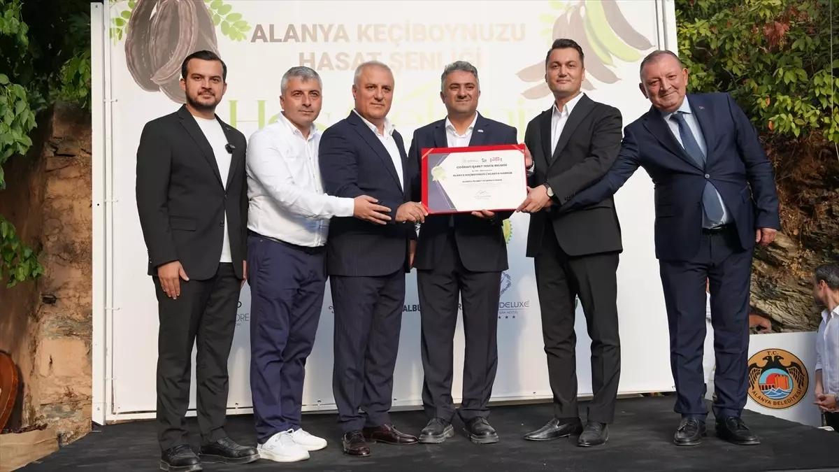 Alanya'da Keçiboynuzu Hasat Şenliği Düzenlendi