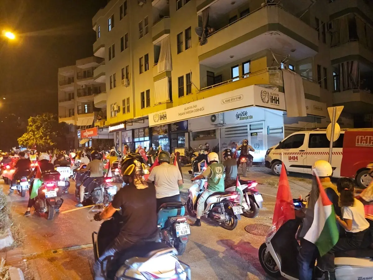Alanya'da Motosikletli Gazze'ye Destek Konvoyu Düzenlendi