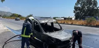 Antalya'da Seyir Halindeki Takside Yangın Çıktı