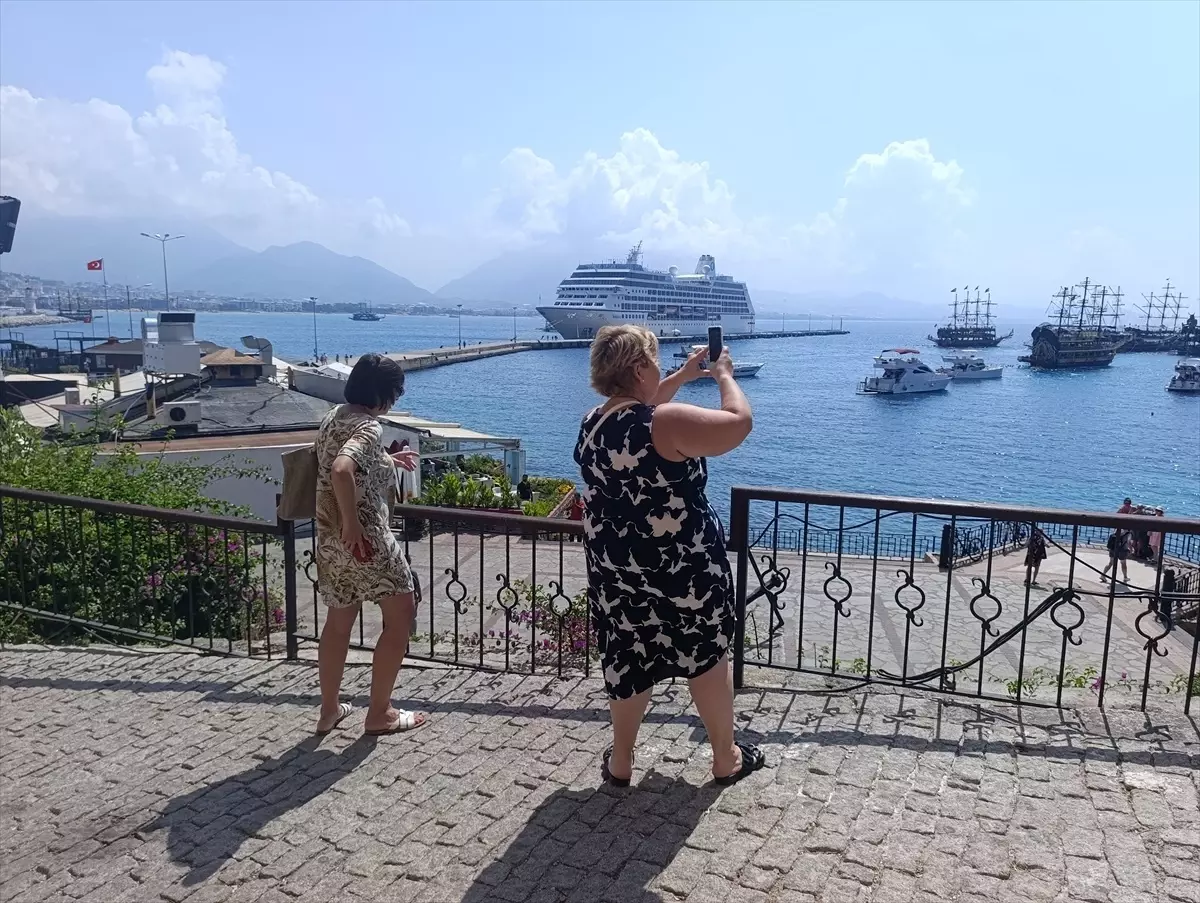 Alanya'ya Kruvaziyer Turisti Akını