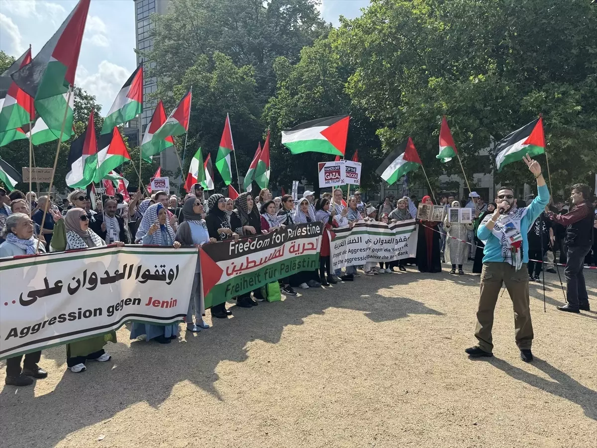 Berlin'de Filistin'e Destek Gösterisi Düzenlendi