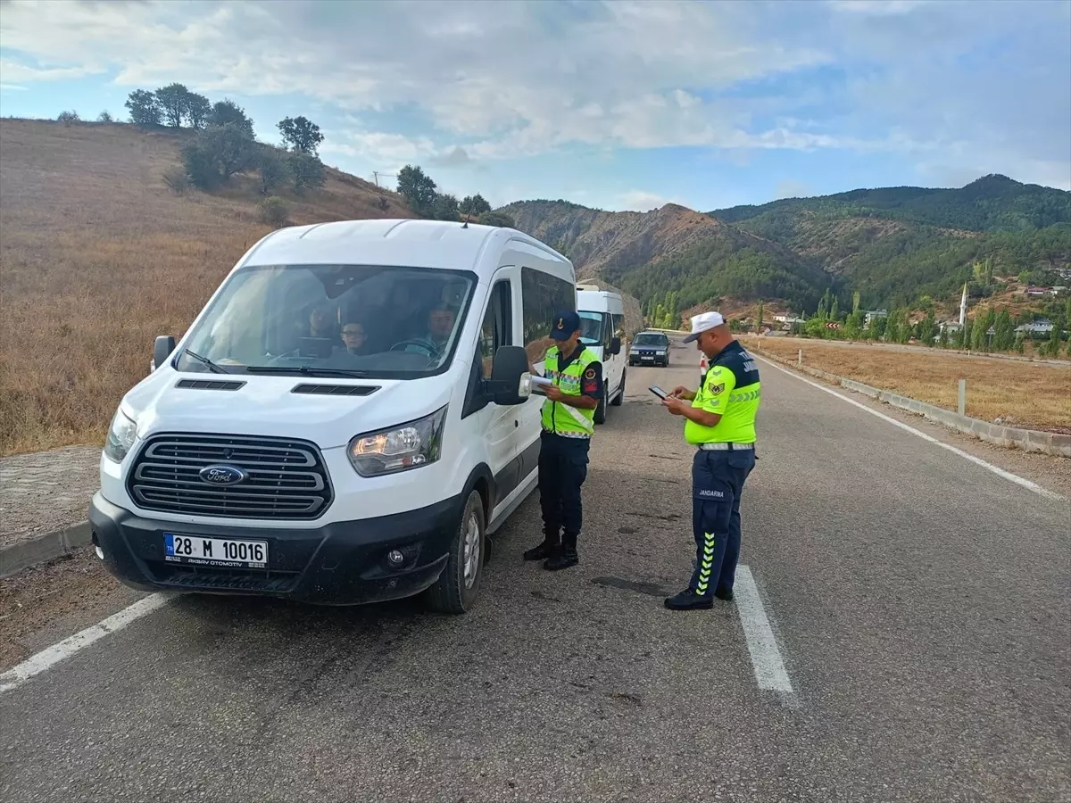 Giresun Alucra'da Okul Servisleri Denetlendi