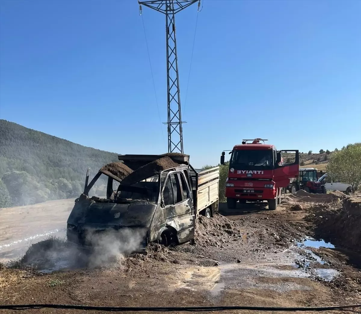Giresun'da Yangın: Kamyonet Kullanılamaz Hale Geldi