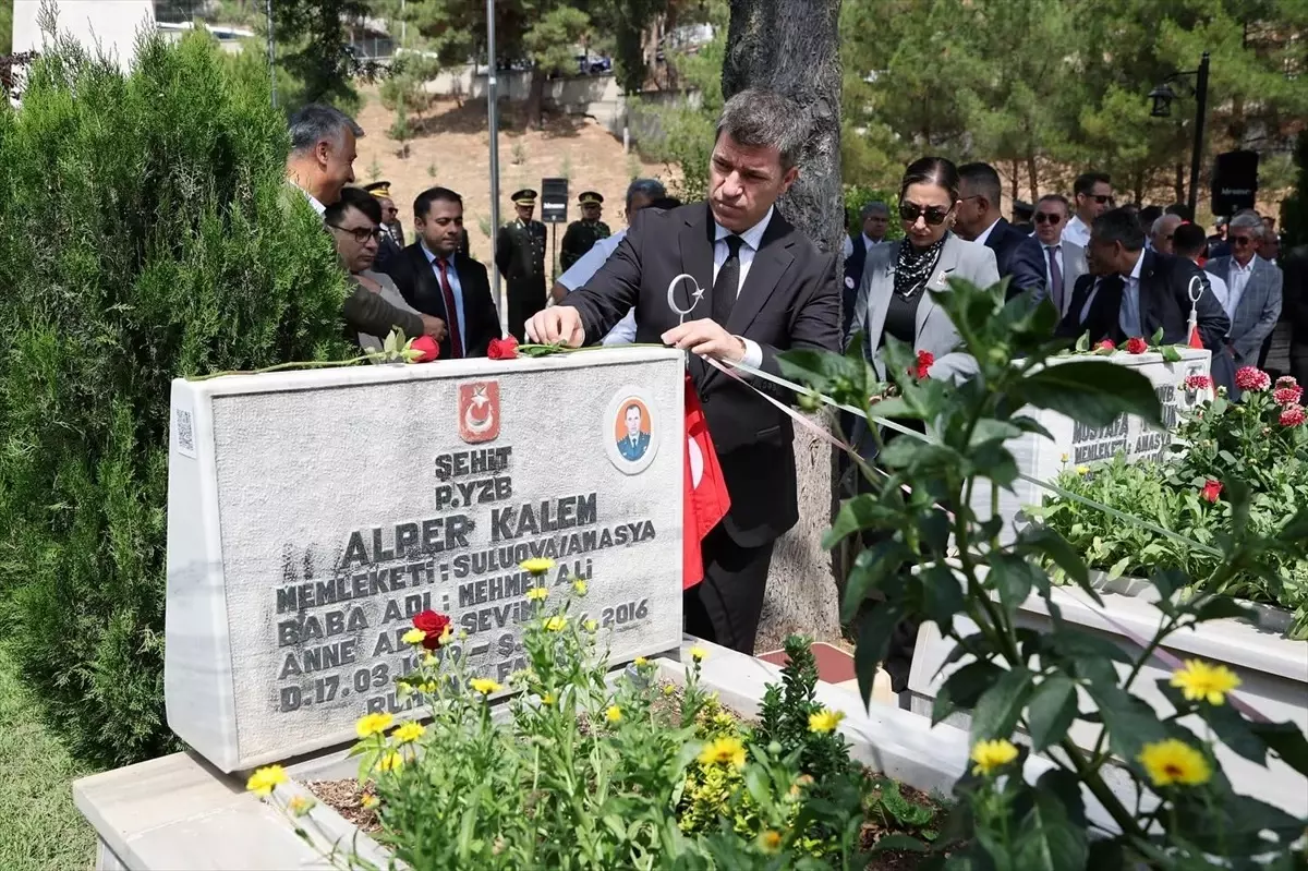 Amasya'da 15 Temmuz kapsamında şehitlik ziyaret edildi
