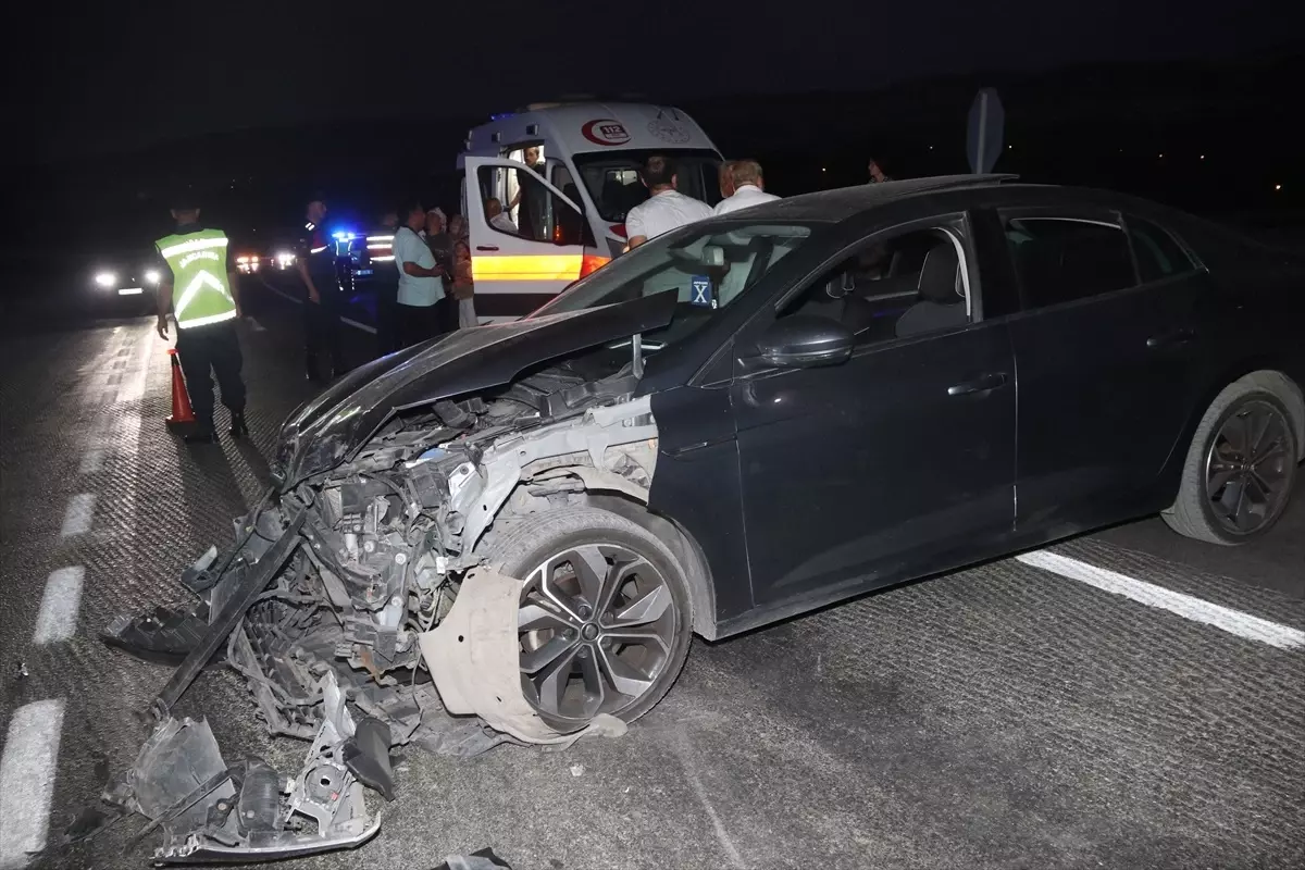 Amasya'da Otomobil Kazasında 5 Kişi Yaralandı